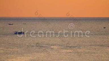 橙色日出旅行渔船高清图片